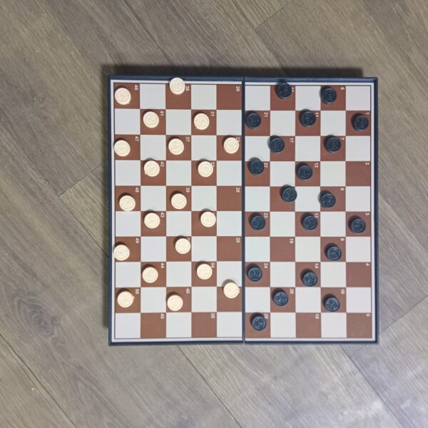 Draught board gane